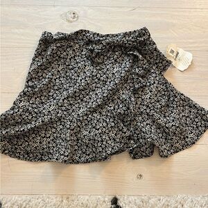 Altard State Black and White Floral Skirt Size XS. new with tags